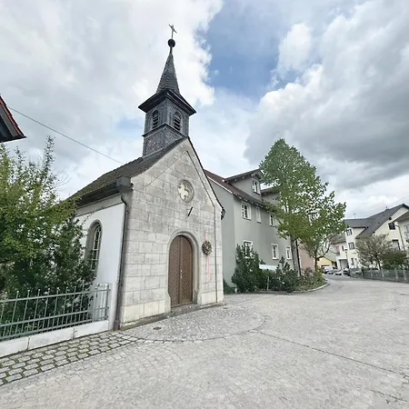 Moderne Im Grunen *